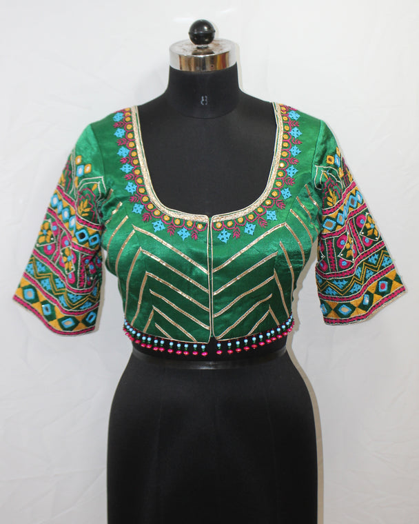 BLOUSE WITH SLEEVES