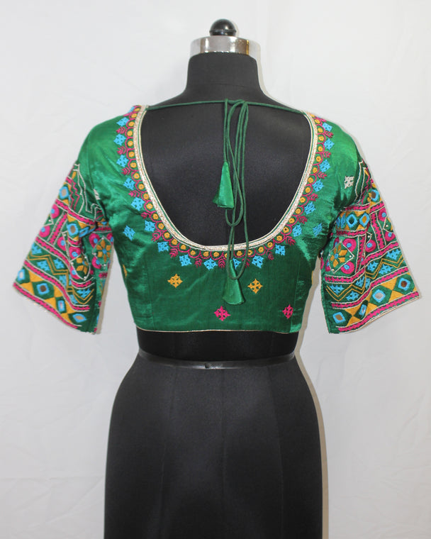 BLOUSE WITH SLEEVES